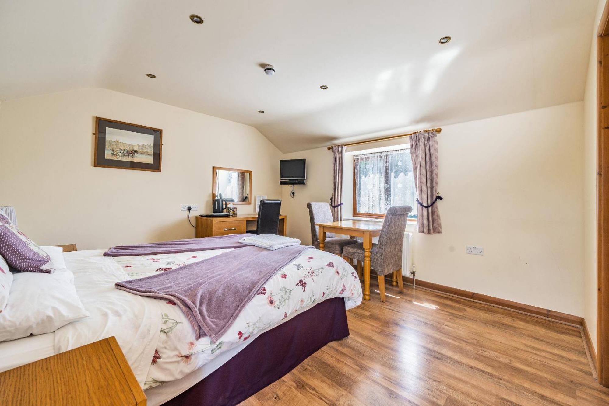 The Golden Fleece Hotel Chard Room photo