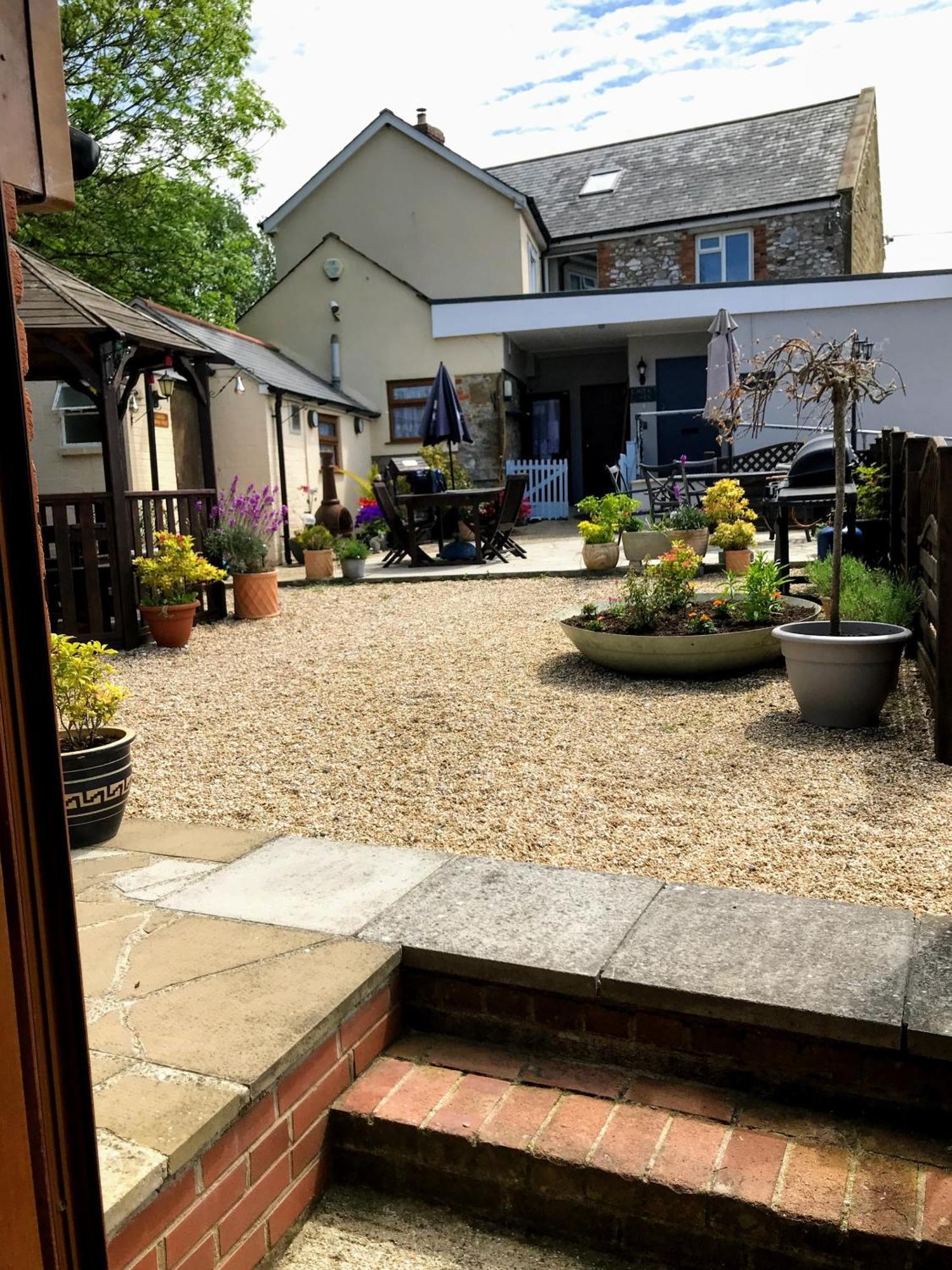 The Golden Fleece Hotel Chard Exterior photo